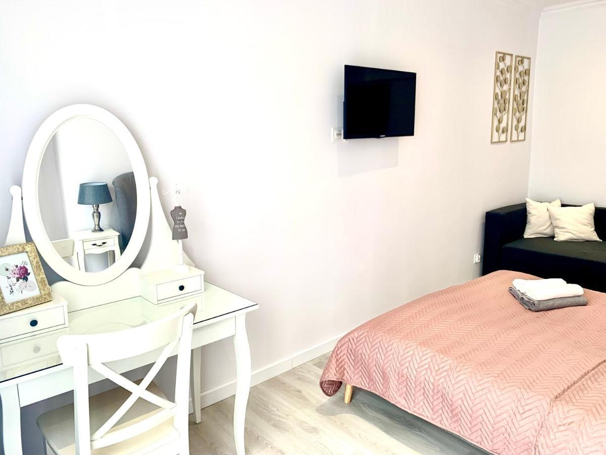 Apartamenty Sienkiewicza - Bezplatny Parking, Centrum, Park, Fv Kielce Bagian luar foto